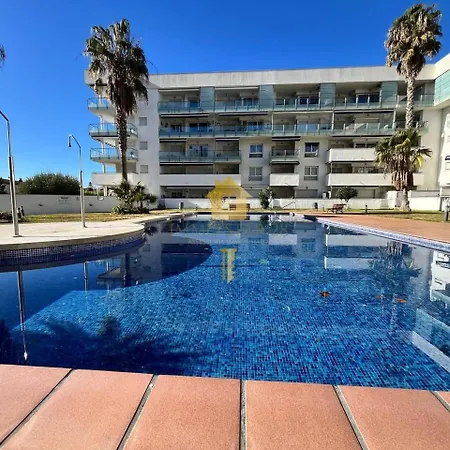 Con Piscina En Apartment