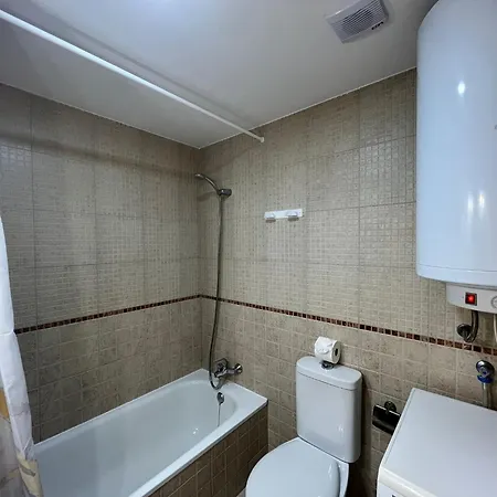 Con Piscina En Apartment