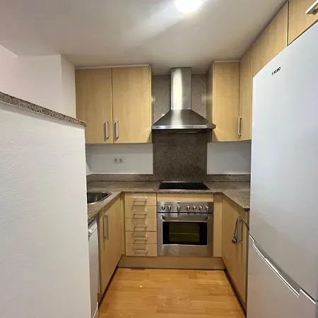 Apartment Con Piscina En *