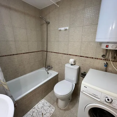 Apartment Con Piscina En *