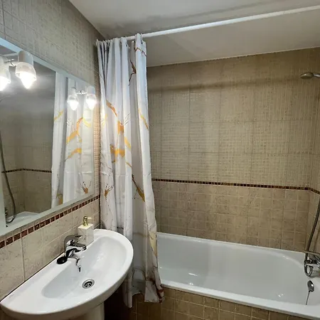 Con Piscina En Apartment Roses