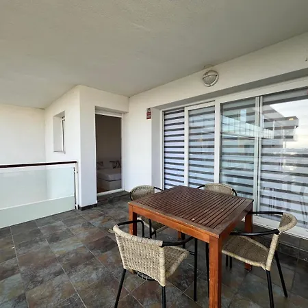 Con Piscina En Apartment Roses